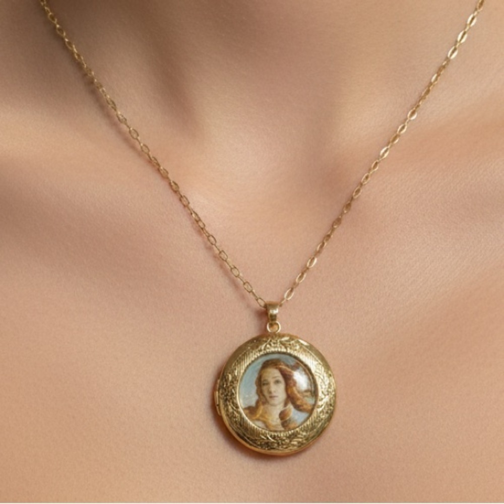 NWT VENUS Golden Pendant Necklace inner capsule Art 17in